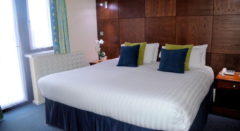 Heights Hotel Portland Room photo
